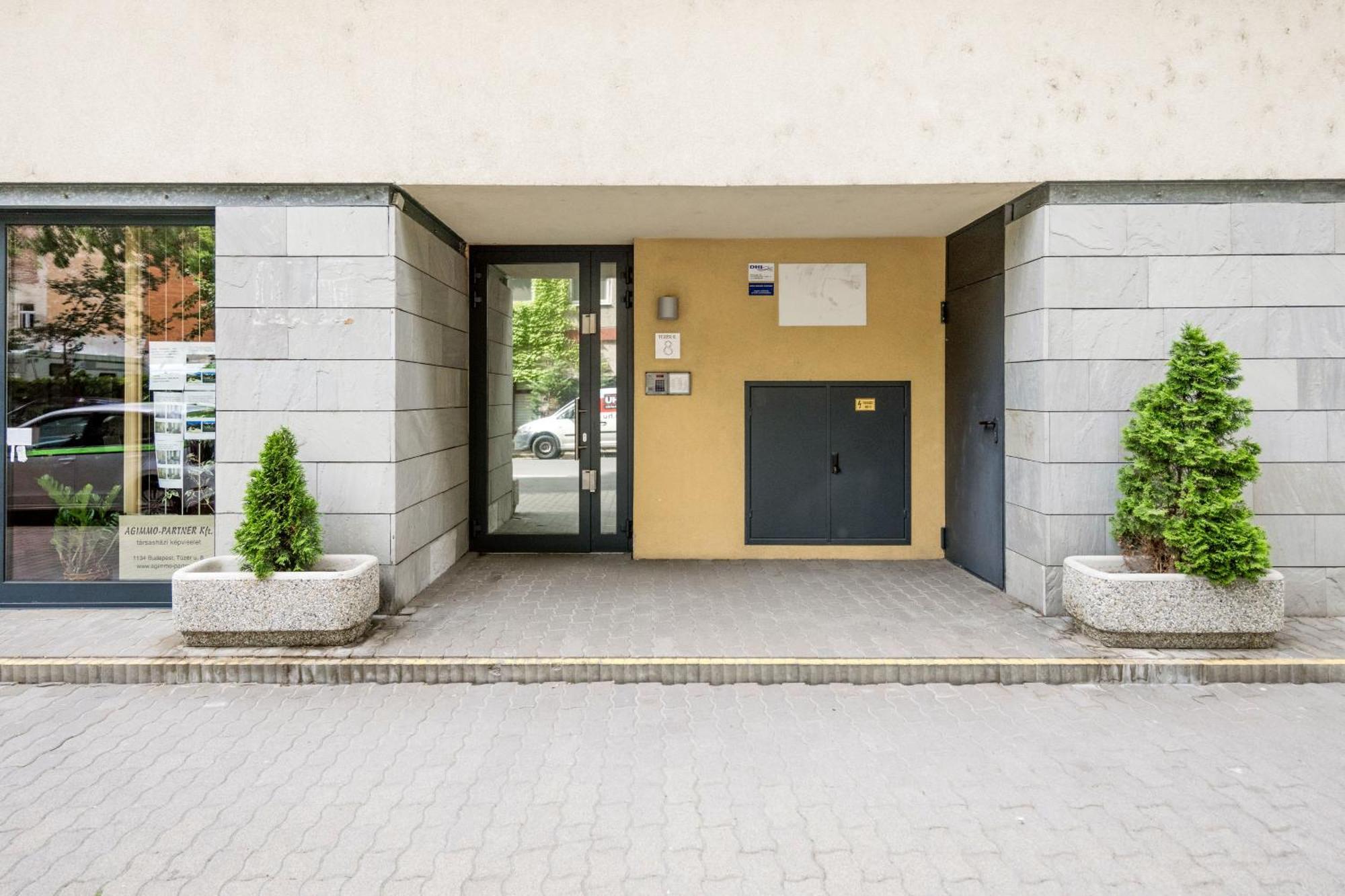 Modern Two-Bedroom Apartment With Free Parking Будапеща Екстериор снимка